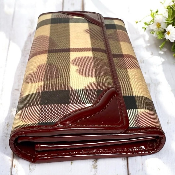 BURBERRY Supernova Heart Check Wallet Berry Red - Picture 4 of 8